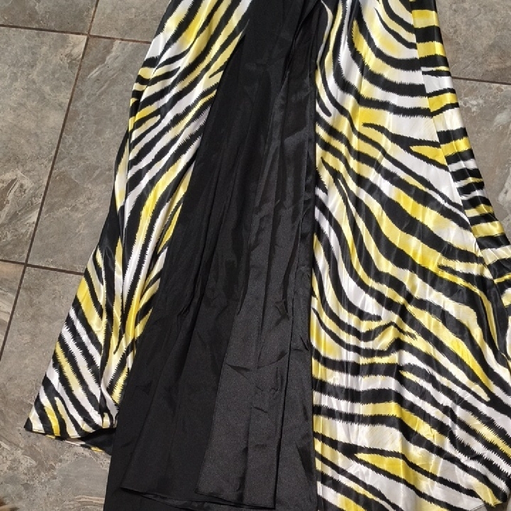 Chic Zebra Print Maxi Dress - Picture 4 of 7